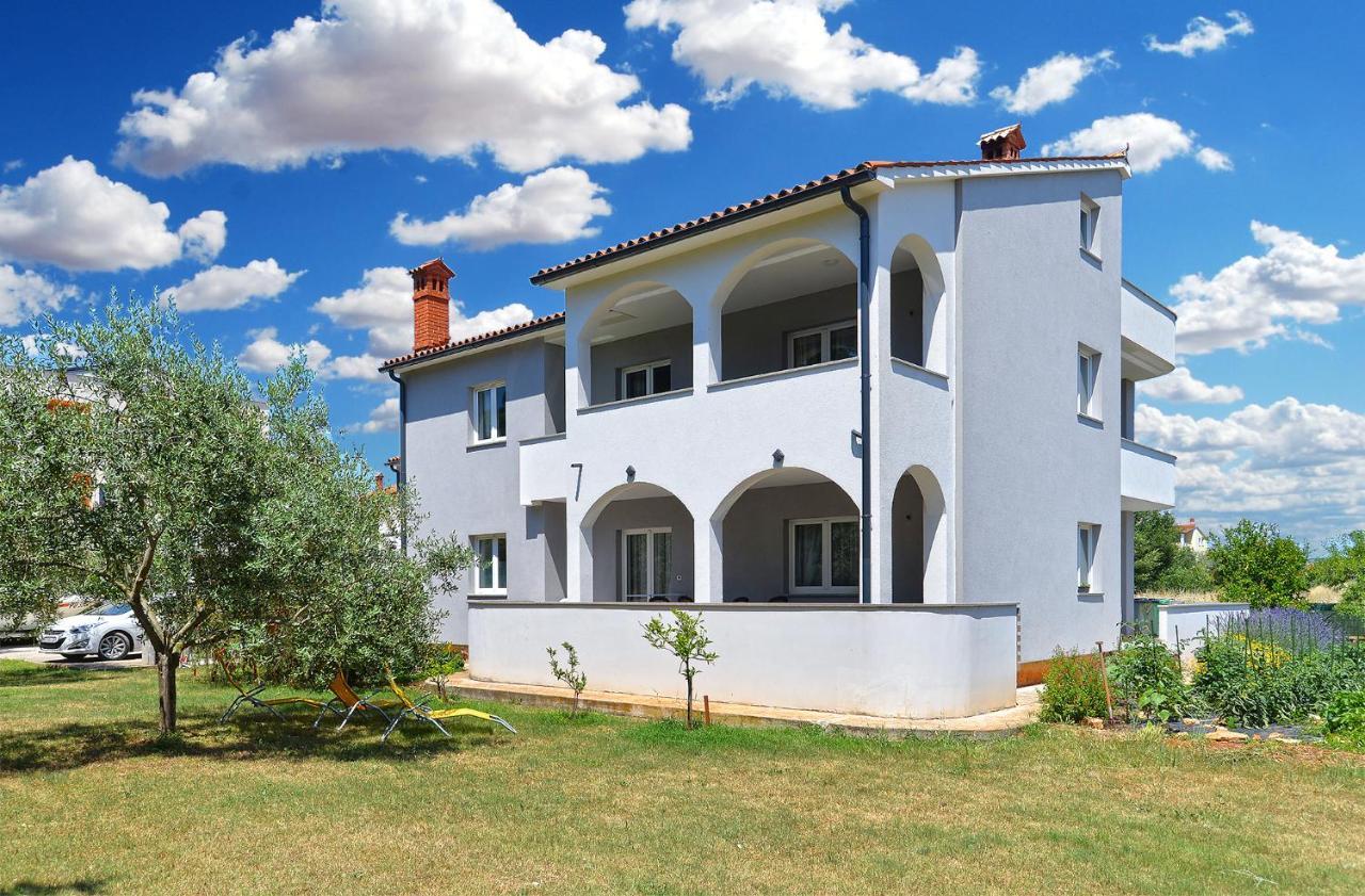 Apartments Elizabeta 1701 Fažana Exteriör bild