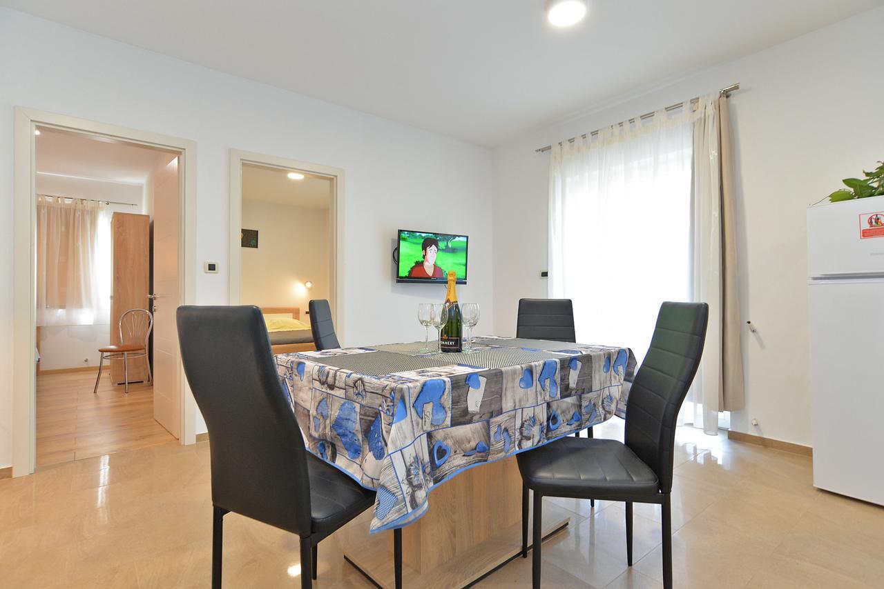 Apartments Elizabeta 1701 Fažana Exteriör bild